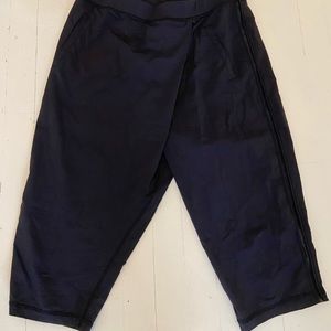 Black Lululemon capri